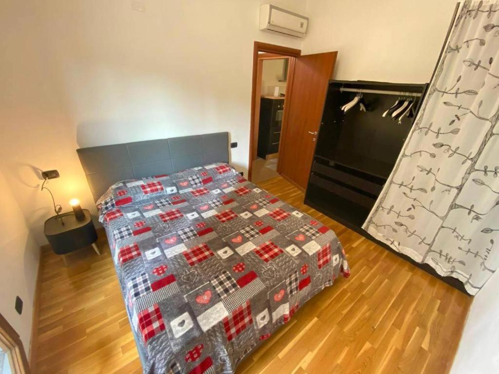 Conte Rosso House, Con Doppia Terrazza In Coorte Tranquilla A Due Passi Da Stazione E Metropolitana Lambrate Apartamento Milão Exterior foto