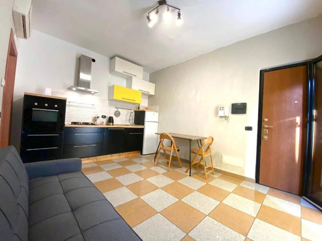 Conte Rosso House, Con Doppia Terrazza In Coorte Tranquilla A Due Passi Da Stazione E Metropolitana Lambrate Apartamento Milão Exterior foto